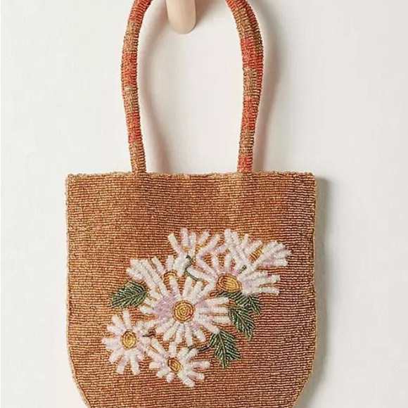 FREE PEOPLE Best Bet Beaded Tote Bag in Daisy. NWOT. SOLD OUT! 💥NEW💥 RARE! - Picture 4 of 6